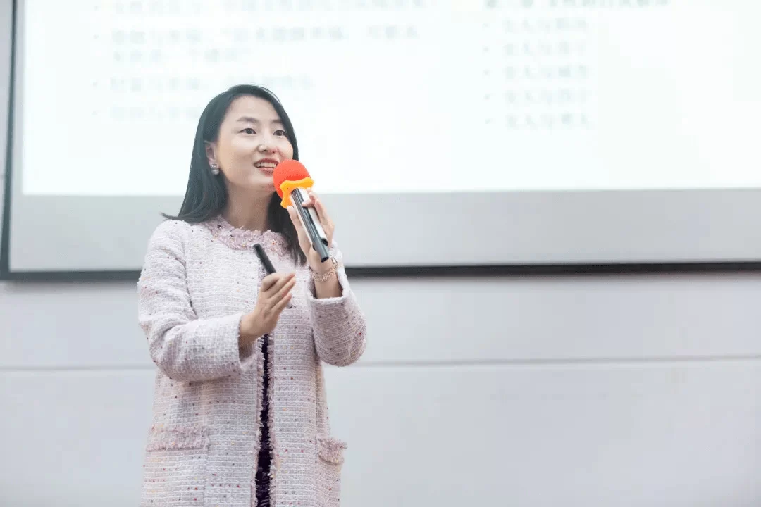 女性上班族的声音副业攻略,闷声赚钱有哪些?