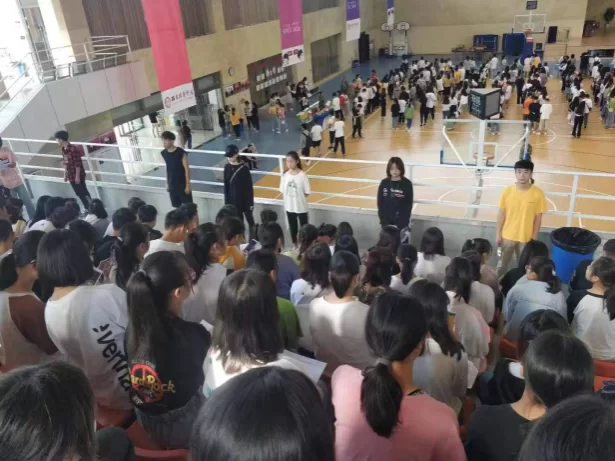 学生成长路上,感恩陪伴和奋斗拼搏哪个更暖心?