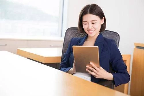 女生文员教师公务员适合搞哪些乐器证书副业呢?