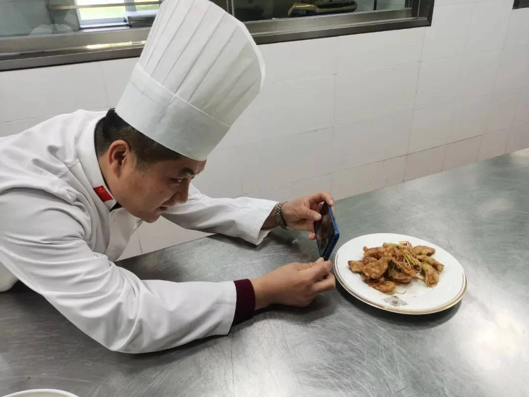 厨师能做哪些兼职,干到多少岁不用资格证?