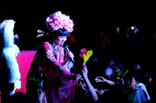 反串表演去哪看?男扮女装罗美人现场太惊艳了!