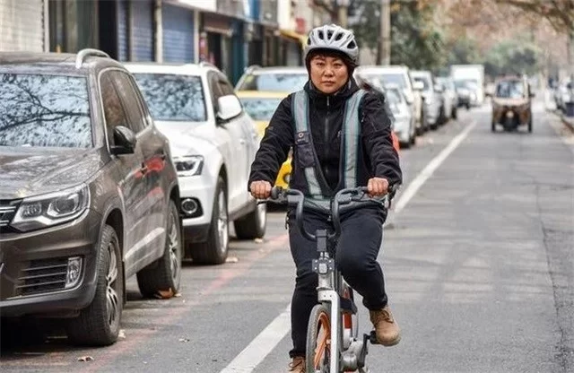 兼职选代驾还是外卖？哪个好接单更赚钱？