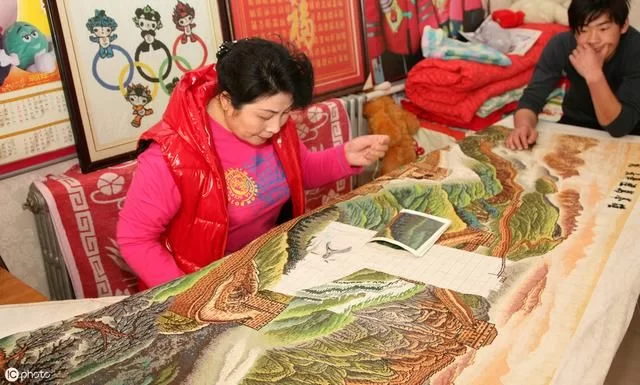 刺绣兼职一天能赚多少，新手学刺绣靠谱吗？