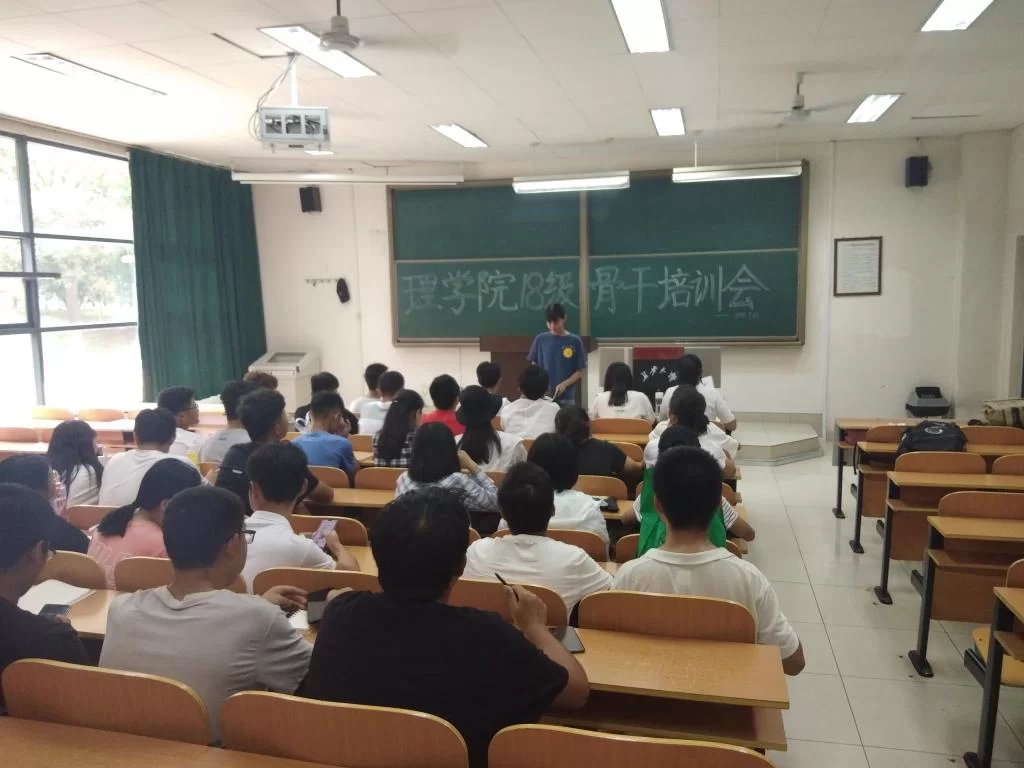 兼职辅导员简历怎么写，算学生干部经历吗？