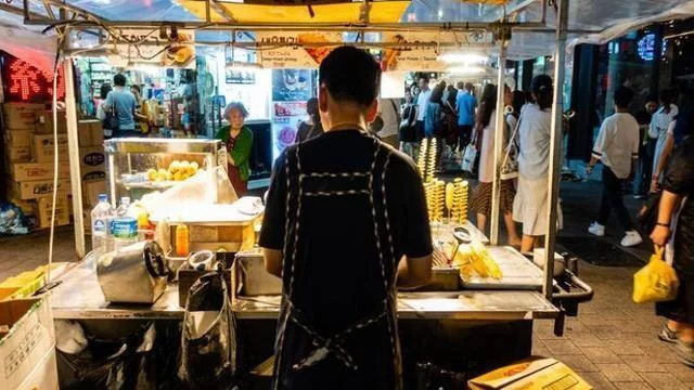 兼职卖汉服靠谱不?摆摊卖啥更赚钱成本还低?