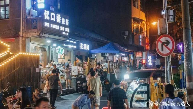 兼职摆摊卖什么好?低成本高利润小吃晚上卖!