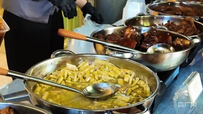 兼职副业摆摊卖美食,到底能不能挣到钱呢?