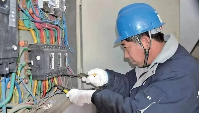 兼职小区电工到底累不累,算不算高危职业呢?