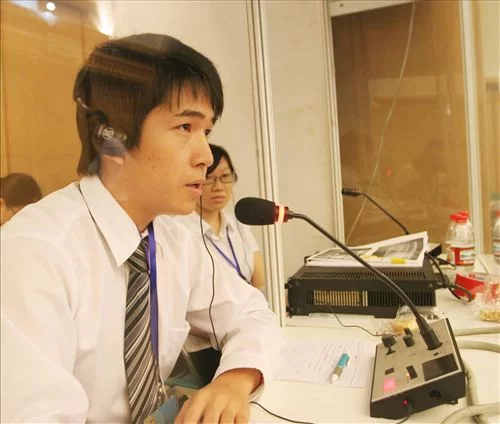 兼职同声传译收入高不高,证书国家承认吗?