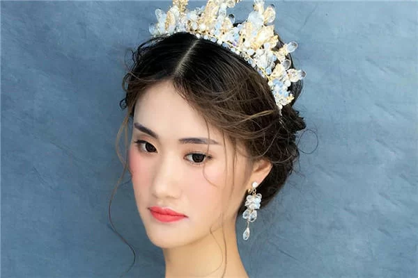 兼职化妆师跟妆靠谱吗新娘一天化妆大概多少钱?
