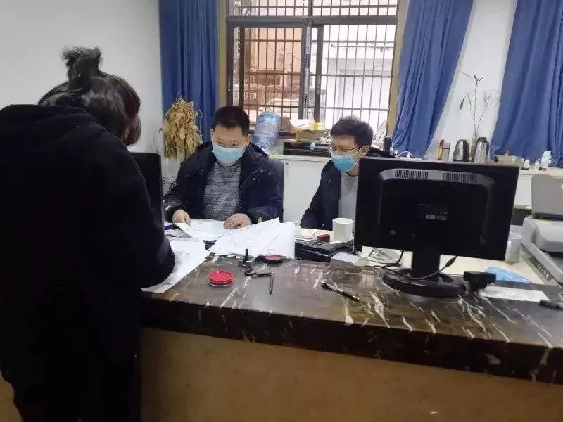 公证员能兼职吗？公职人员能当公证员还兼职吗？