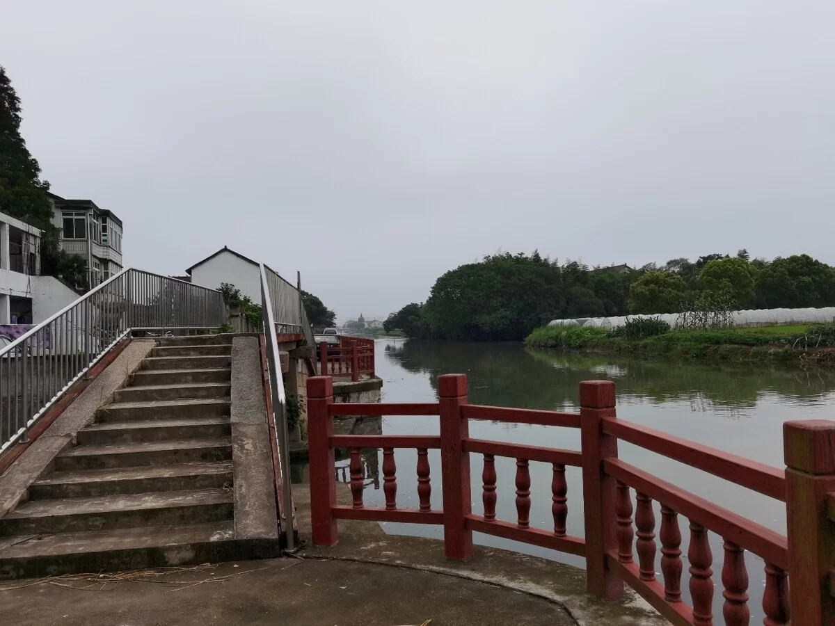 六灶属于哪个镇呀，坐法标准姿势和邮编是多少？