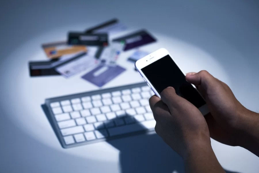 兼职为啥要带身份证？刷脸考勤必须带原件吗？