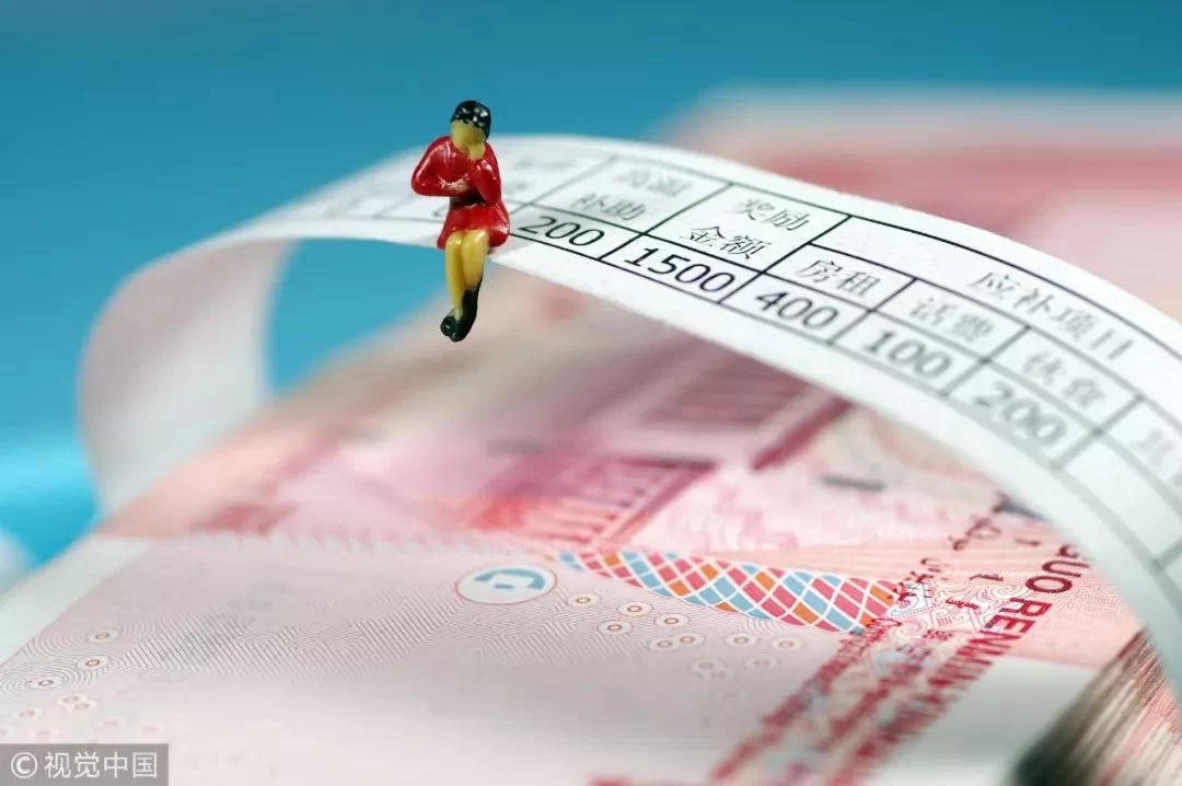 兼职为啥要压五天工资，法定节假日工资咋算？