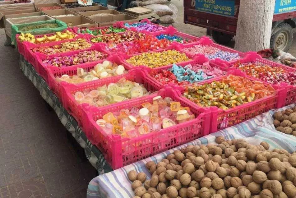 公园摆摊副业能干不？卖啥好赚钱又不惹麻烦？