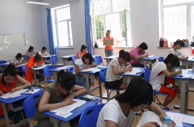 公务员能搞副业吗?下班后开店做自媒体合规吗?