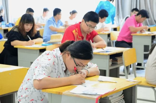 公务员能兼职做软件、家教吗?副业到底行不行?