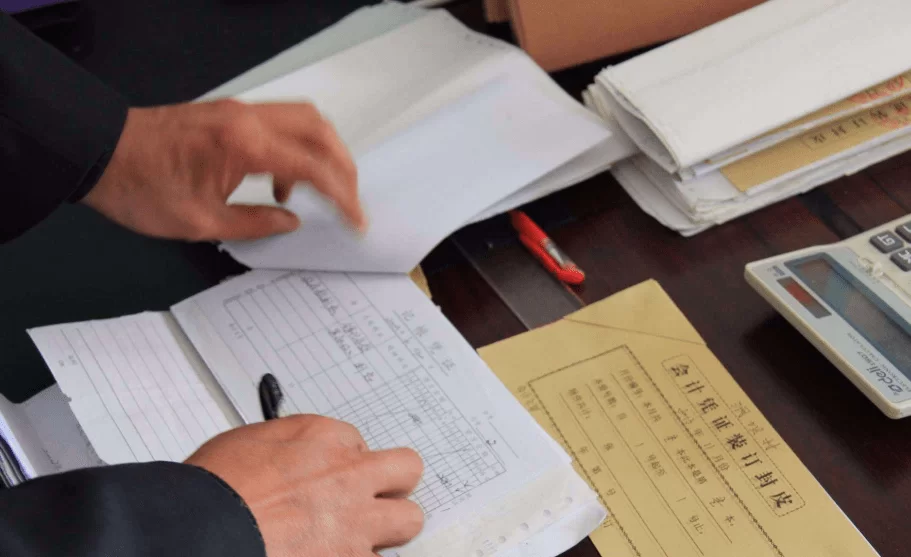 公务员兼职做啥副业不违法,法律咋规定的?