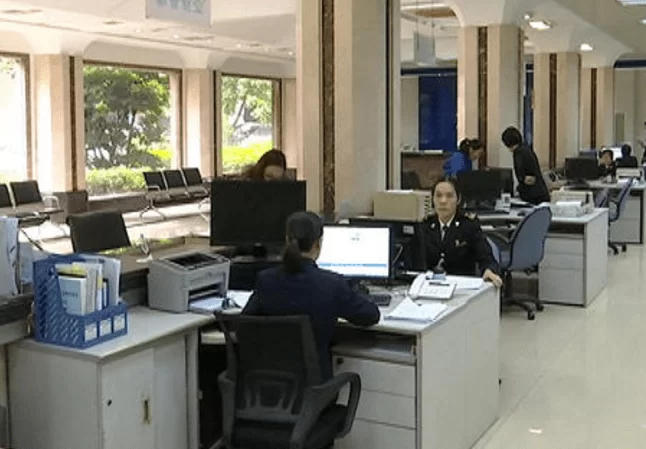 公务员做副业违法吗?哪些副业既赚钱又不违规?