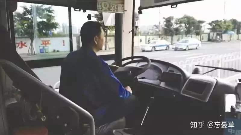 公交司机副业怎么搞,晚上干两小时能赚多少?