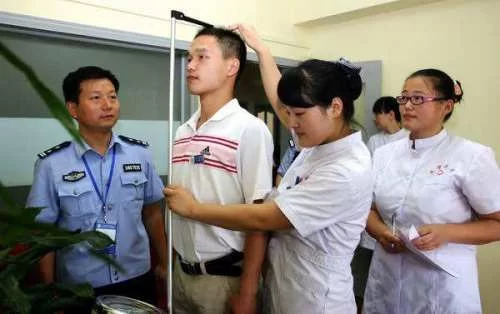 公务员警察体检能兼职不,近视咋办,标准咋样?