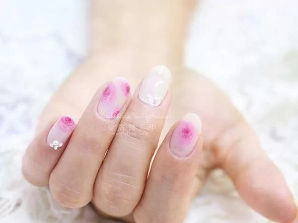 做指甲后能干嘛兼职?颜色选错卸掉会伤指甲吗?