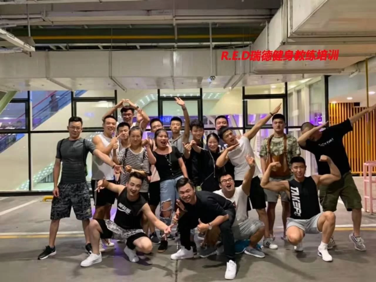 健身教练能兼职做副业吗?资格证好考不?