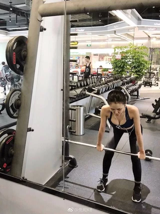 健身女孩搞副业,当私人教练这个选择靠谱吗?