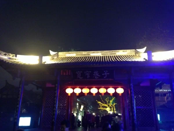 信阳酒吧兼职靠谱不?世纪酒吧一小时多少钱?