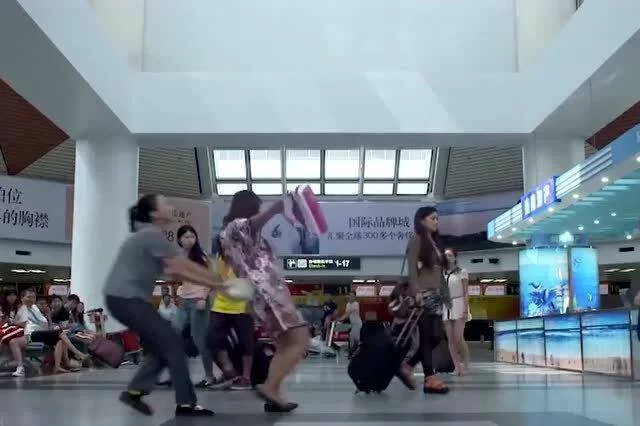 保安抓小偷追小偷致落水,该通报表扬吗?