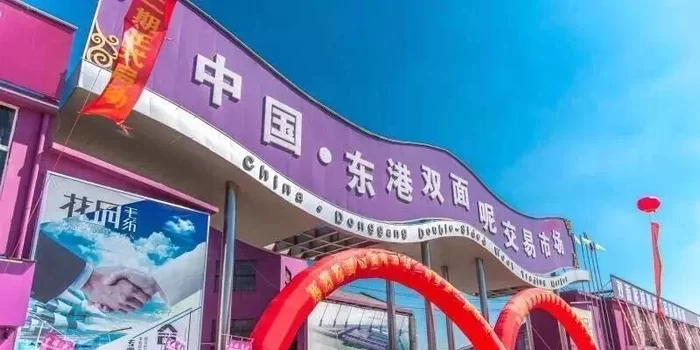 保安棉大衣采购选万客隆还是鼎昊广场更划算?