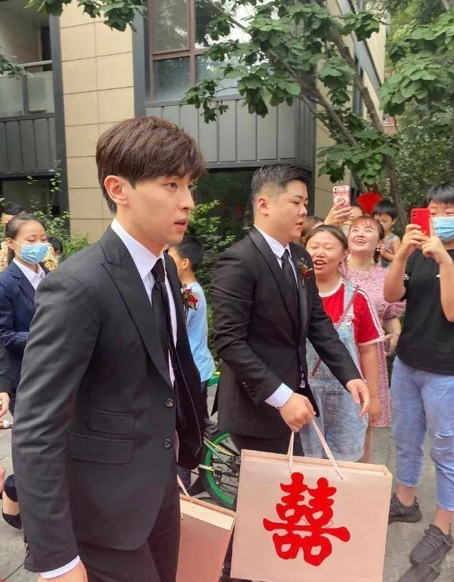伴郎副业干啥靠谱?男演员赚钱的路子有哪些?