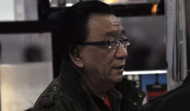 侯震是侯耀文的什么人,相声视频全集能看吗?