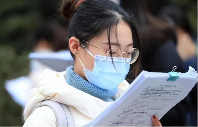 体制内女生适合搞什么副业?合法又省时间的?