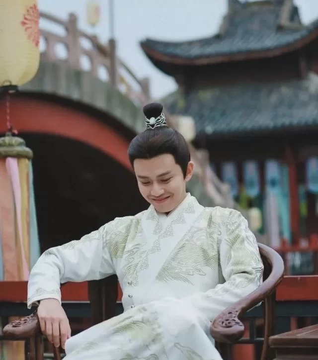 任嘉伦副业谁最牛,老婆大闹横店咋回事?