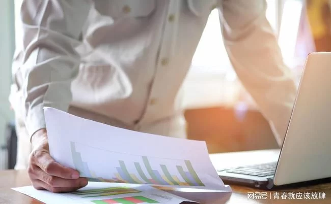 什么工作适合做副业赚钱，还不影响主业呢？