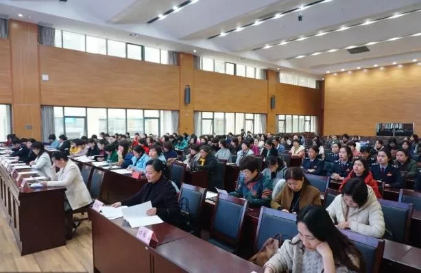 人大主任为啥是兼职?副主任能兼局长吗?