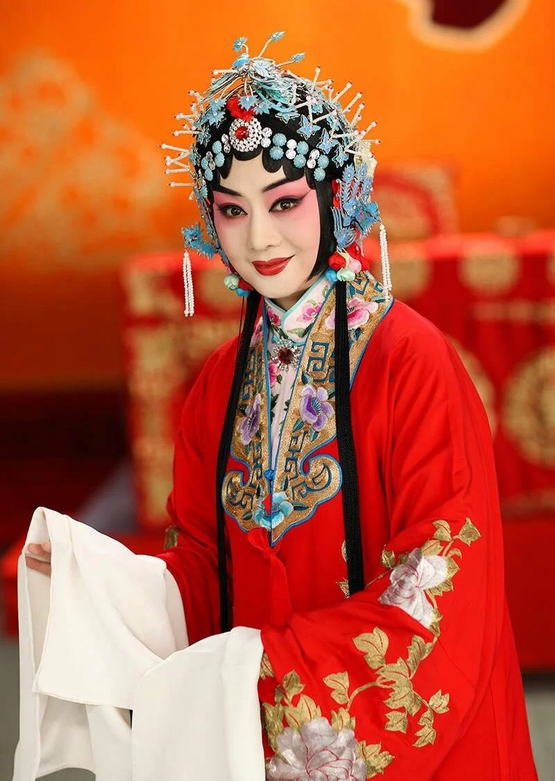 京剧演员兼职是真的吗,青年演员要满足啥条件?
