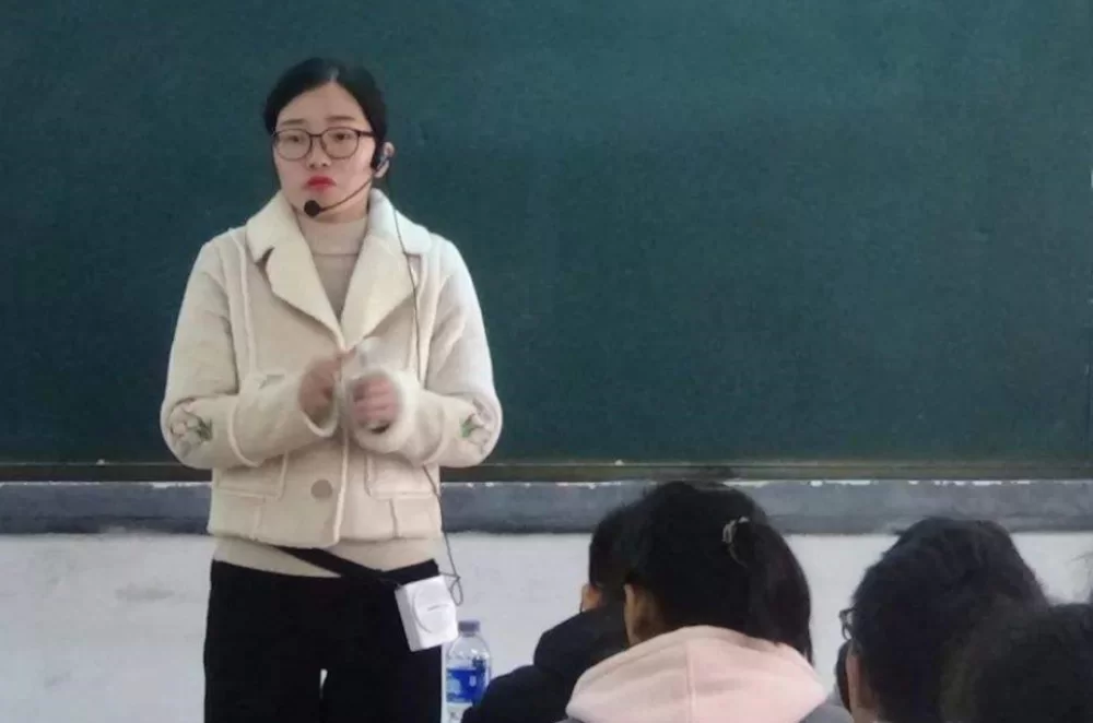 人民教师副业待遇好吗,特教老师前景如何?