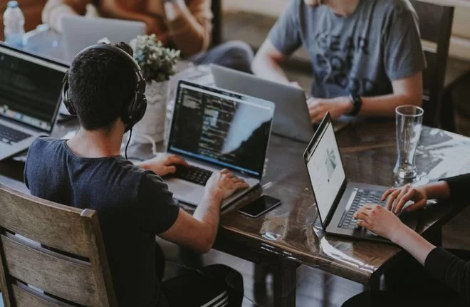 为啥上班族都爱搞副业，什么副业赚钱又省心？