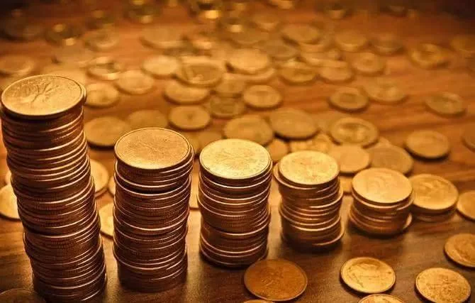 串珠副业赚钱靠谱吗，摆摊和在家手工做哪个好？