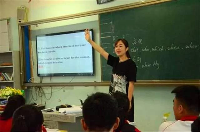 丹东艺校学生副业做什么靠谱?能闷声赚钱吗?