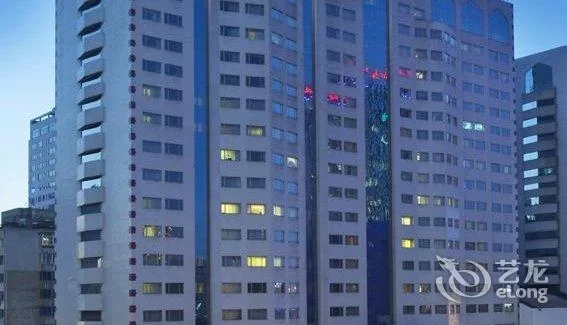 中山火炬皇冠假日酒店何时开业，现在招人吗？