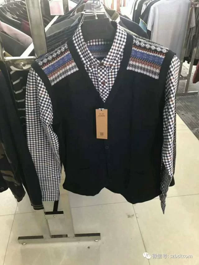 中老年衣服副业赚钱吗？摆地摊卖简单又好做吗？
