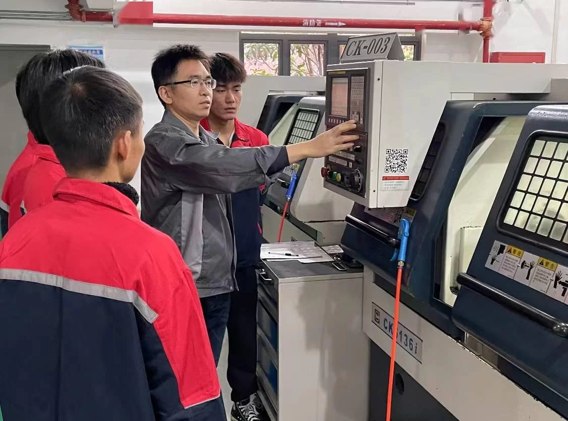 中职机械老师副业多不多，事业编也能搞副业吗？