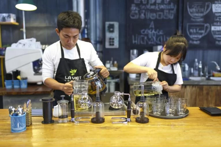 中年人晚上兼职还是专职好？自由工作怎么选？