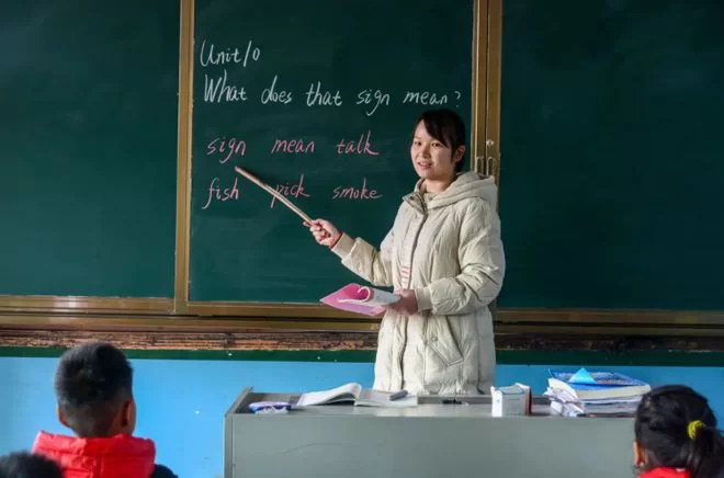 中学在编老师搞副业真的可以吗，工资会影响吗？