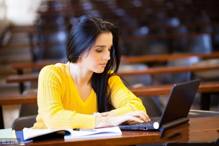 两个女生平时适合做什么兼职赚钱又靠谱又轻松？