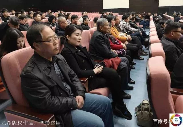 东莞钢琴老师兼职一节课400元算什么水平呀?