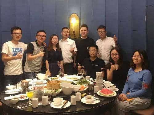 不会喝酒的人怎么兼职,酒桌上不会喝酒咋说话?